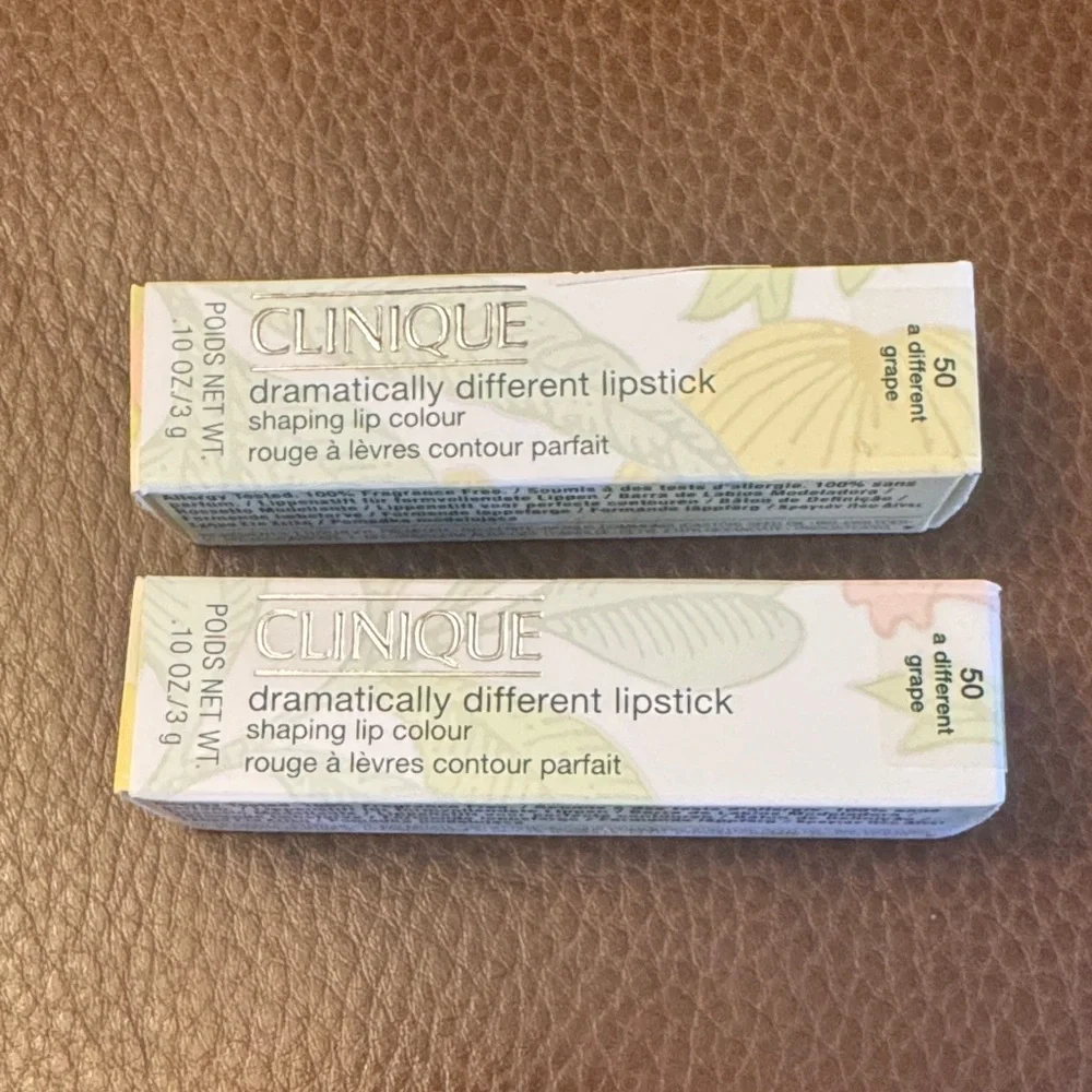 Clinique dramatically different lipstick shaping lip color “a different grape”